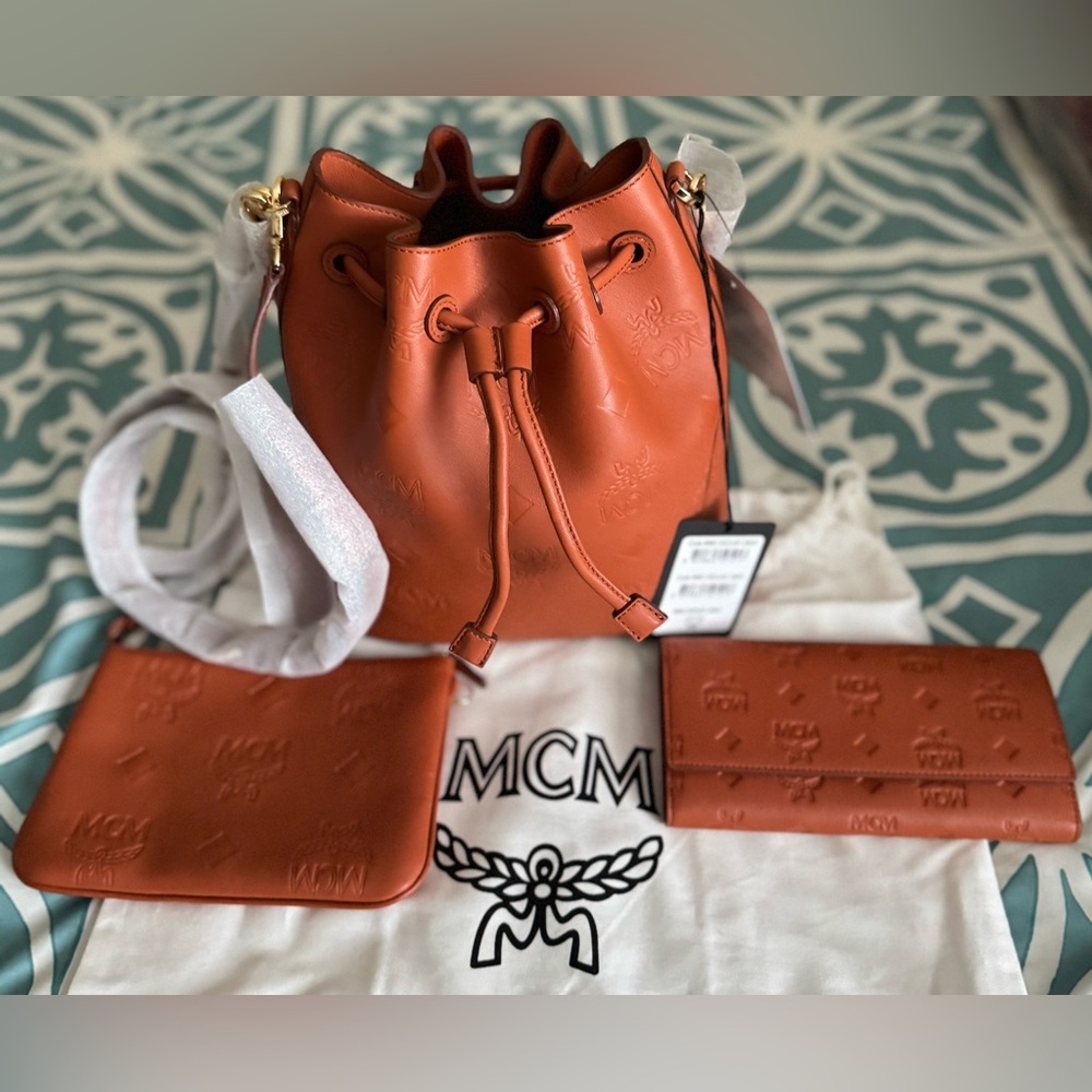 NWT MCM Medium DESSAU Bucket Bag & matching Wallet in Bamboo Brown